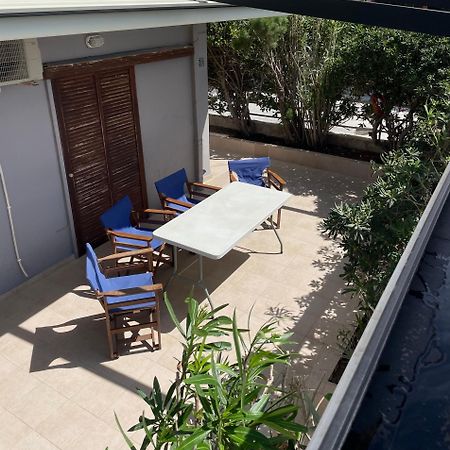 לוטראקי Sea La Vie - Beachfront Retreat מראה חיצוני תמונה