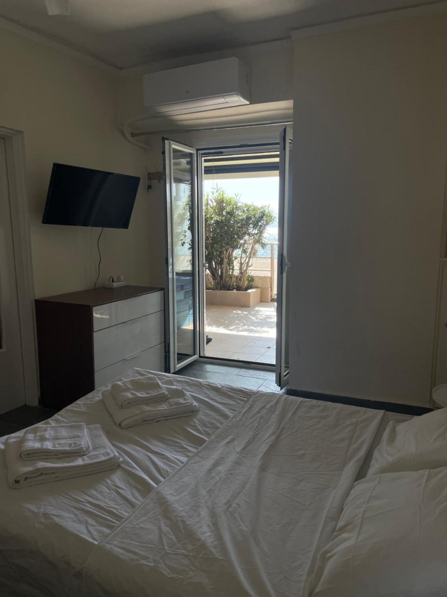 לוטראקי Sea La Vie - Beachfront Retreat מראה חיצוני תמונה