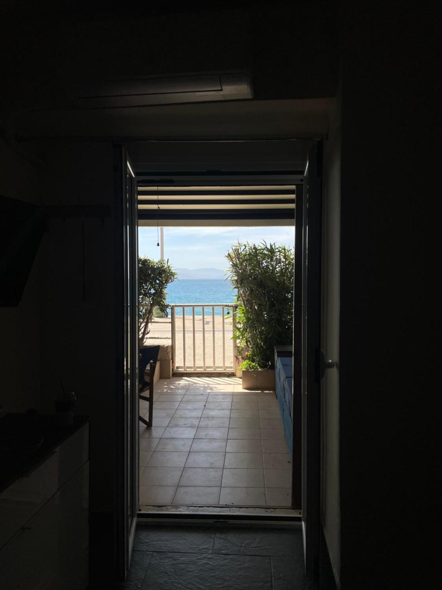 לוטראקי Sea La Vie - Beachfront Retreat מראה חיצוני תמונה