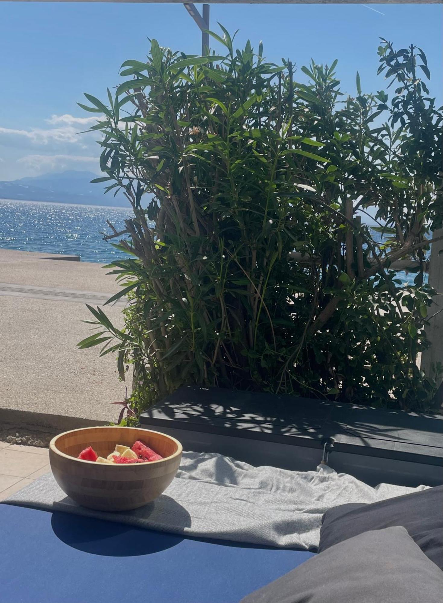 לוטראקי Sea La Vie - Beachfront Retreat מראה חיצוני תמונה