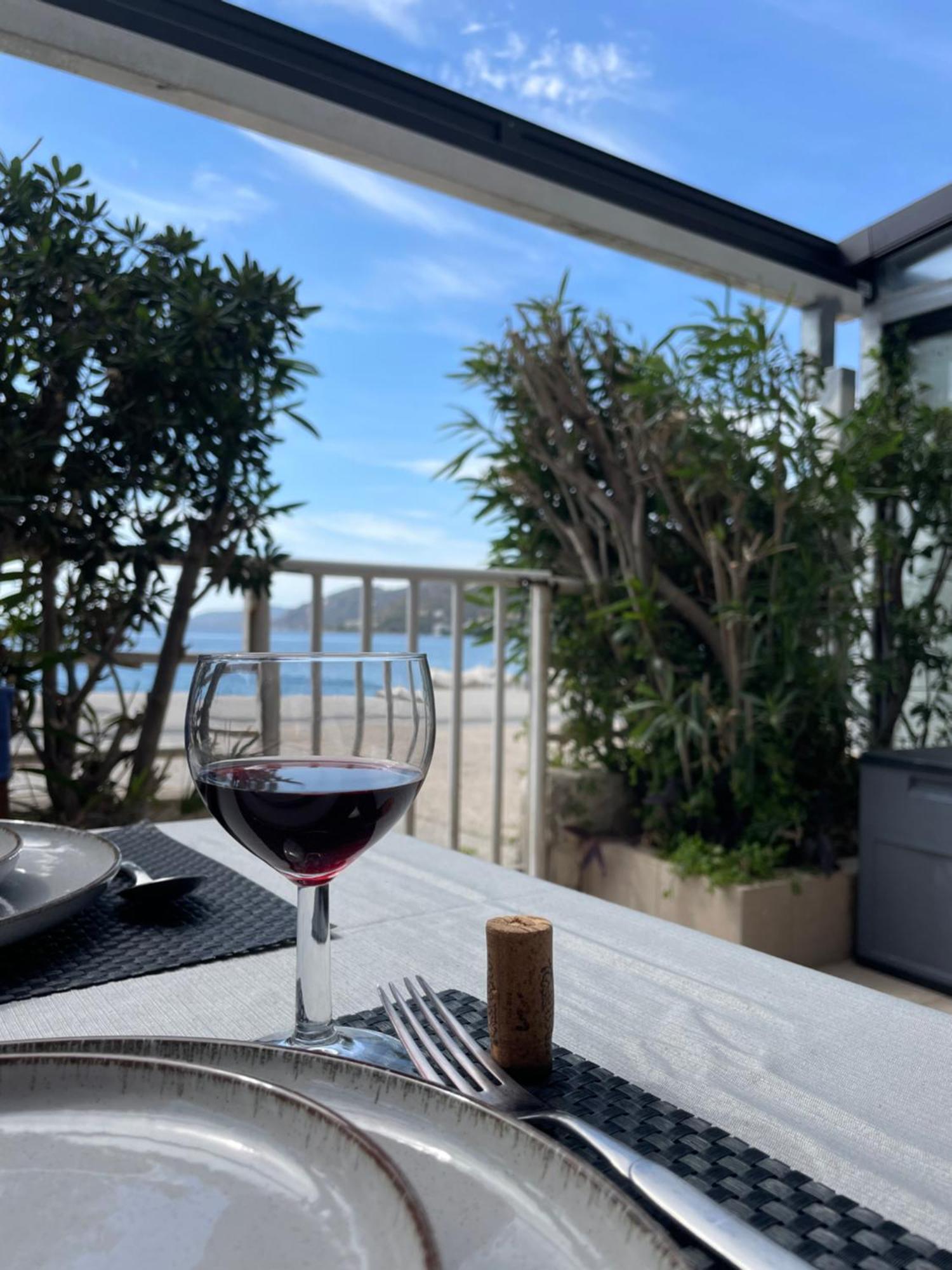 לוטראקי Sea La Vie - Beachfront Retreat מראה חיצוני תמונה